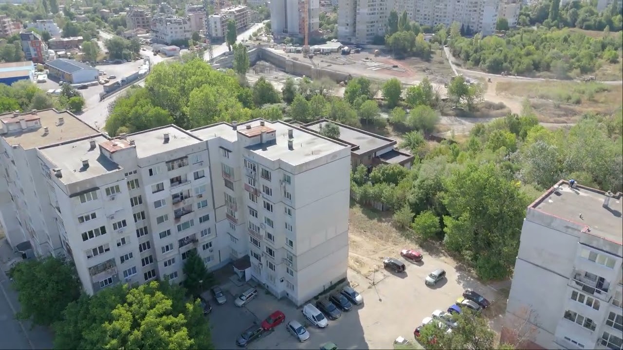 Разчистване след гаражни клетки и строежът на сграда Емблема в Овча купел (28.08.2025)