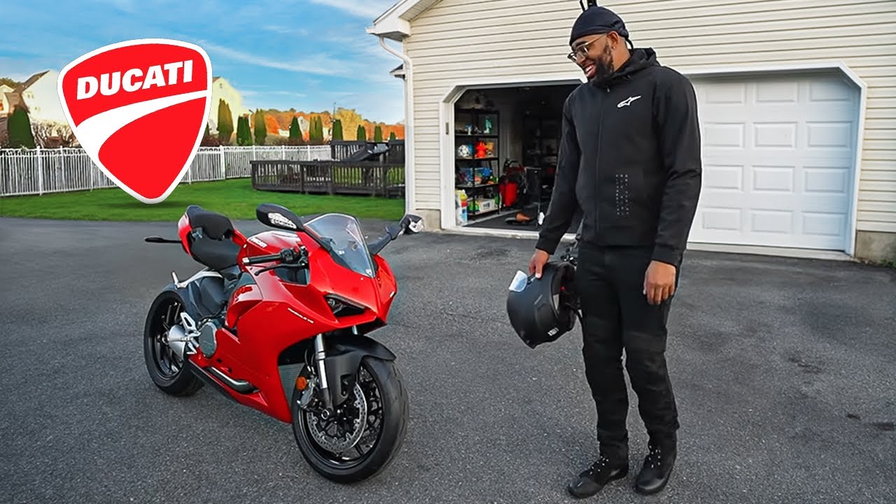 I BOUGHT MY FIRST MOTORCYCLE!!! - YouTube