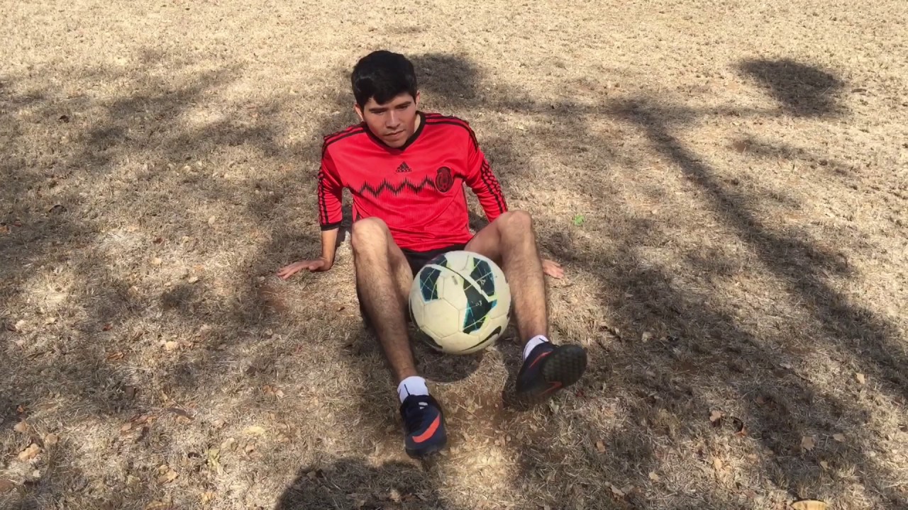 Freestyle and skill with soccer ball (Estilo libre y habilidades con el balón de fútbol) video phone lyrics