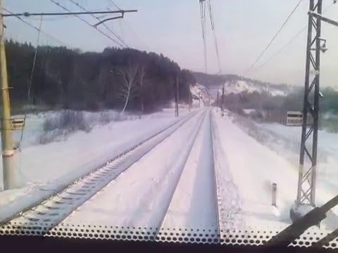 Поезд вид машиниста видео. Вид из кабины машиниста электровоза зимой. Вид с кабины машиниста поезда. Из кабины машиниста поезда зимой. Зимний вид из поезда.