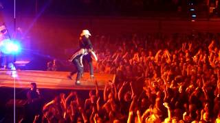The BossHoss- 24.03.12 Berlin Max-Schmeling Halle- Shake and shout- Jumpin` HD