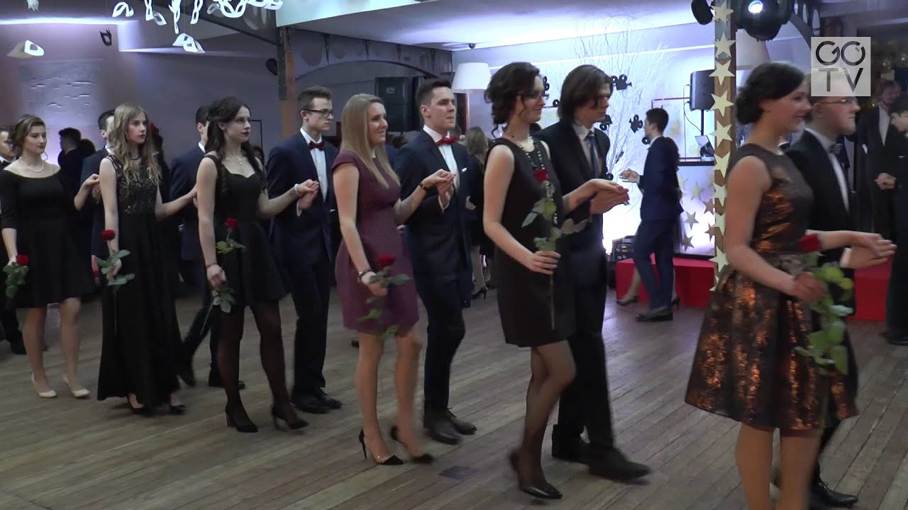 Studniówka w XII LO  w Olsztynie - polonez