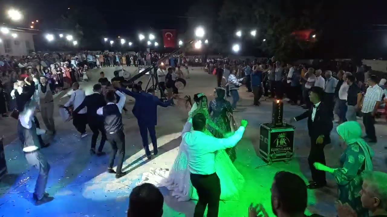 Mahşeri kalabalık  ERDAL MERCAN AĞANIN HARİKA  DÜĞÜNÜ  BİR kalbim var  içinde de bir  İSLAHİYE