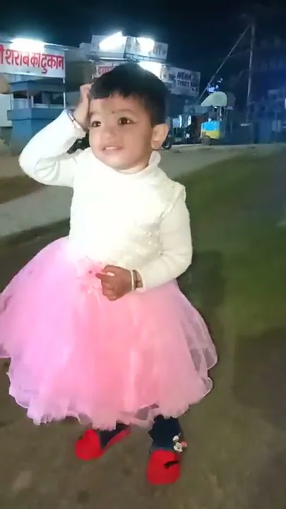 Marwadi song chunri Jaipur se mangwa be cute baby dance