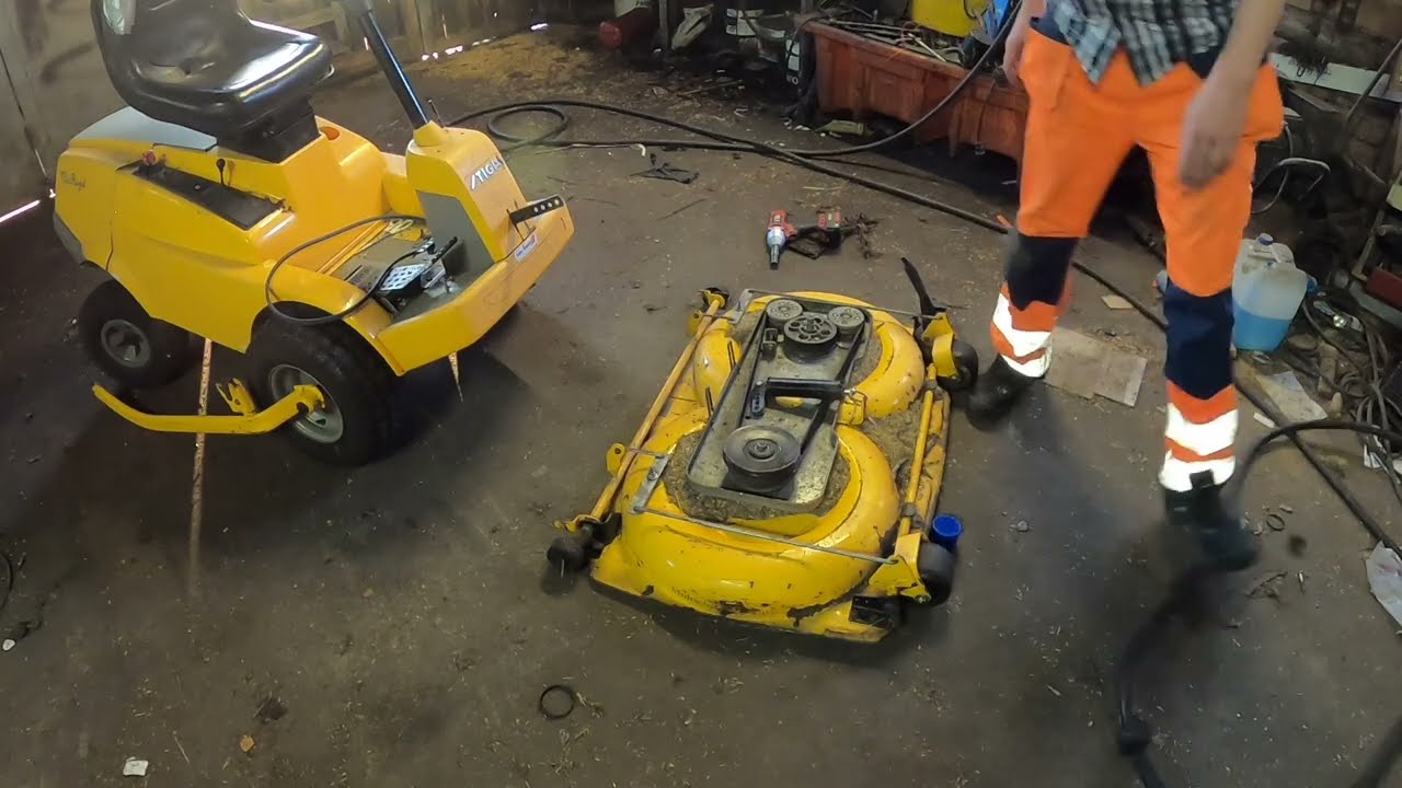 Reparerar klippbordet på stiga åkgräsklippare del 1