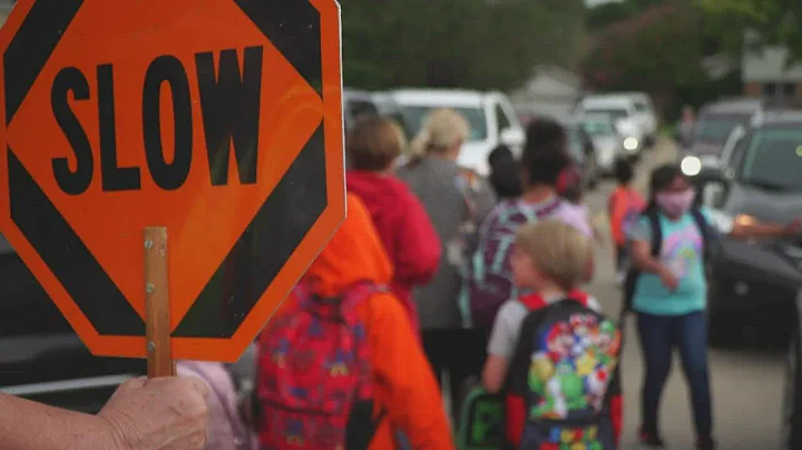 Rural Texas schools begin to temporarily close doors due to COVID-19 cases just days after classes b