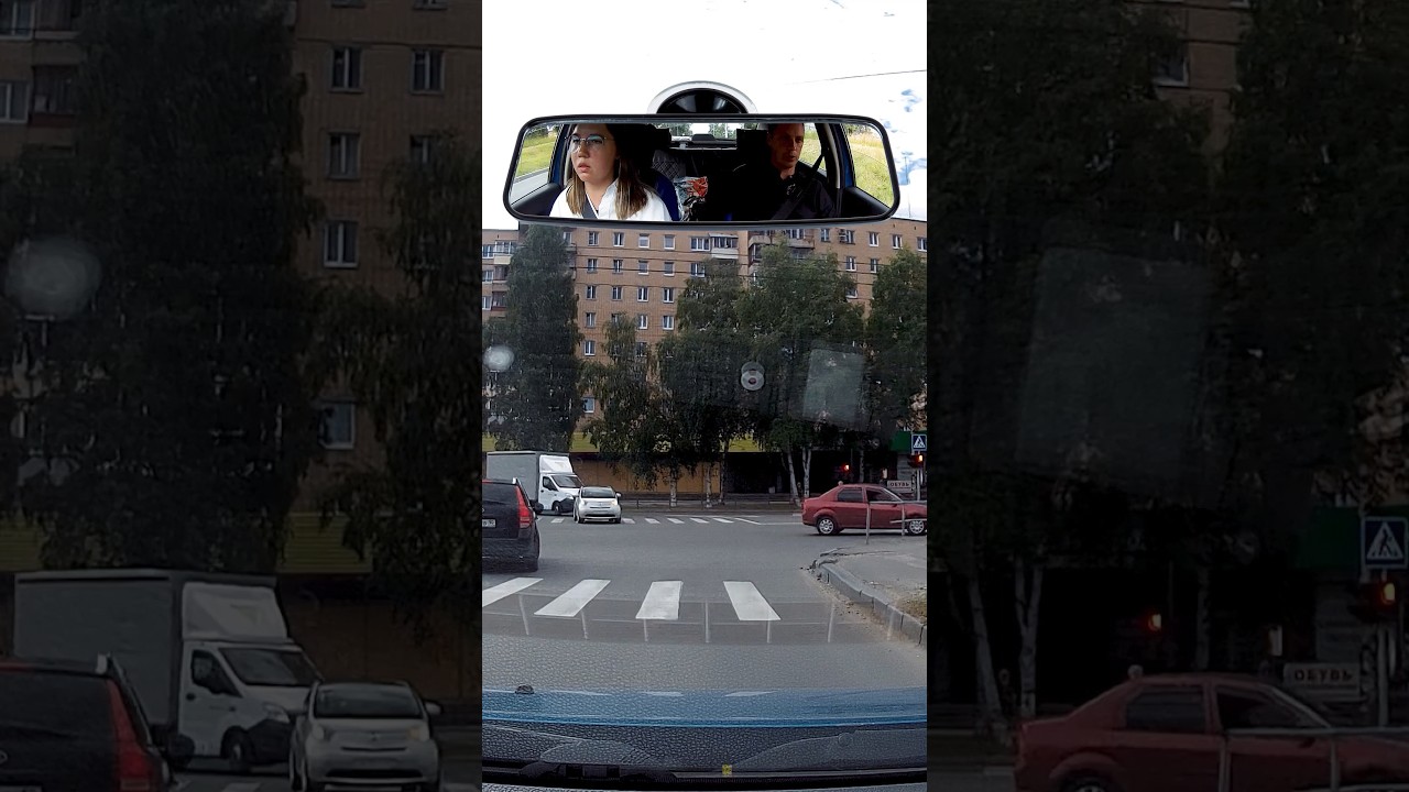 п. 13.4 ПДД. При повороте налево, пропускаем встречку. 