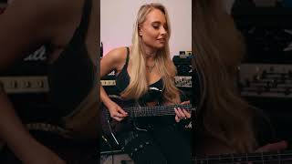 🎶 #EnterSandman - #Metallica | Sophie Lloyd #guitar #guitargirl  #guitarsolo #guitarcover Dr Banerjee Music