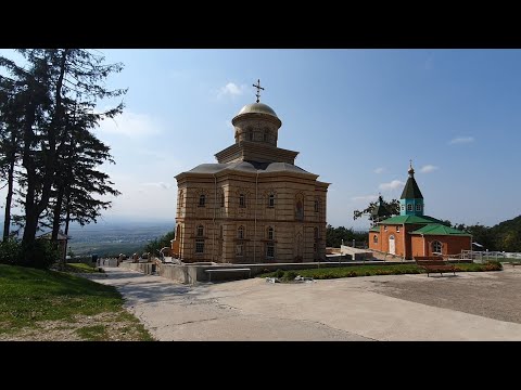 г.Пятигорск. Гора Бештау. Второ-Афонский мужской монастырь. Монастырское озеро с лотосами.