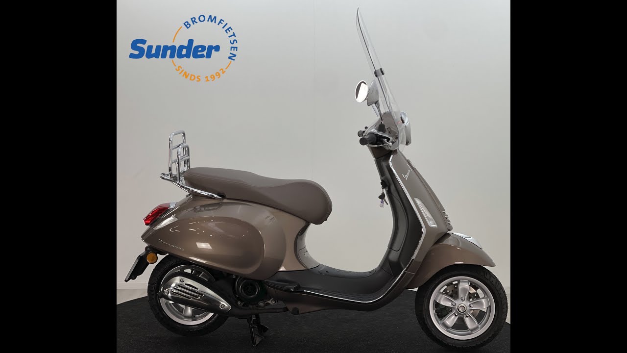 Vespa Primavera 25km marrone bj: 2015 10.000 km tweedehands snorscooter bij  Sunder Bromfietsen - YouTube