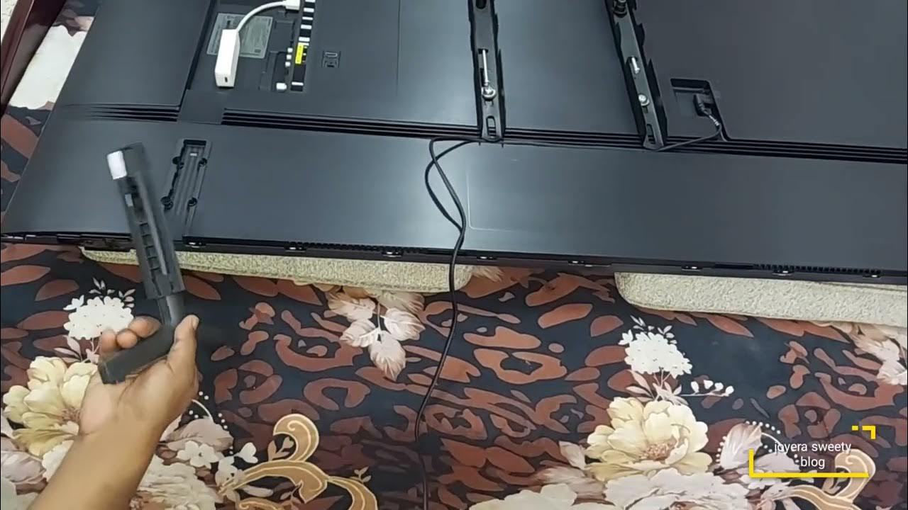 How to remove stand from the Samsung AU8100 Crystal UHD 4K TV samsungsmarttv samsungtv 