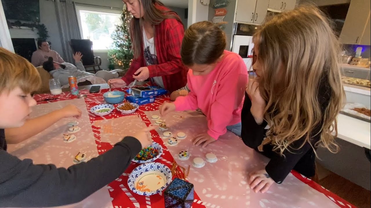 MERRY CHRISTMAS 🎄 Family Cookie Party!