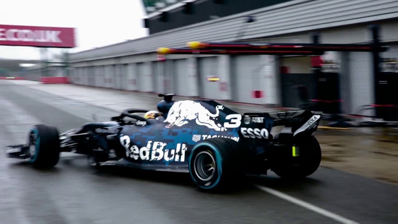 レッドブル、2018年F1マシン『RB14』をシェイクダウン - YouTube