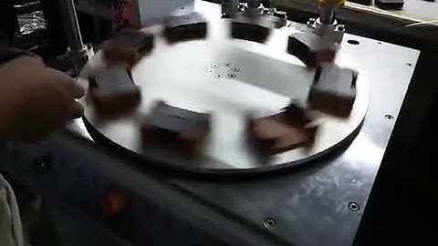 Automatic turntable locking screw machine