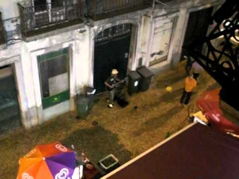 street singer in lisbon, baixa