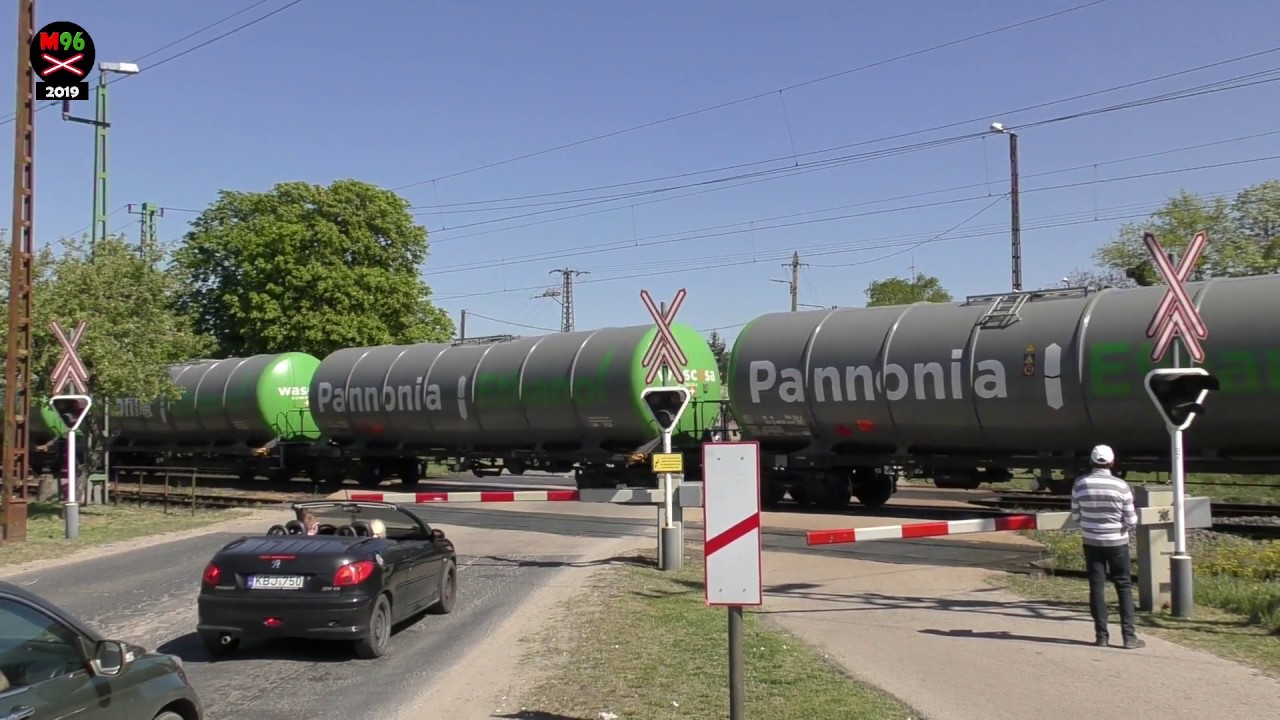 Vasúti átjáró Komárom #2 (H) - 21.4.2019 / Železniční přejezd / Hungarian railroad crossing