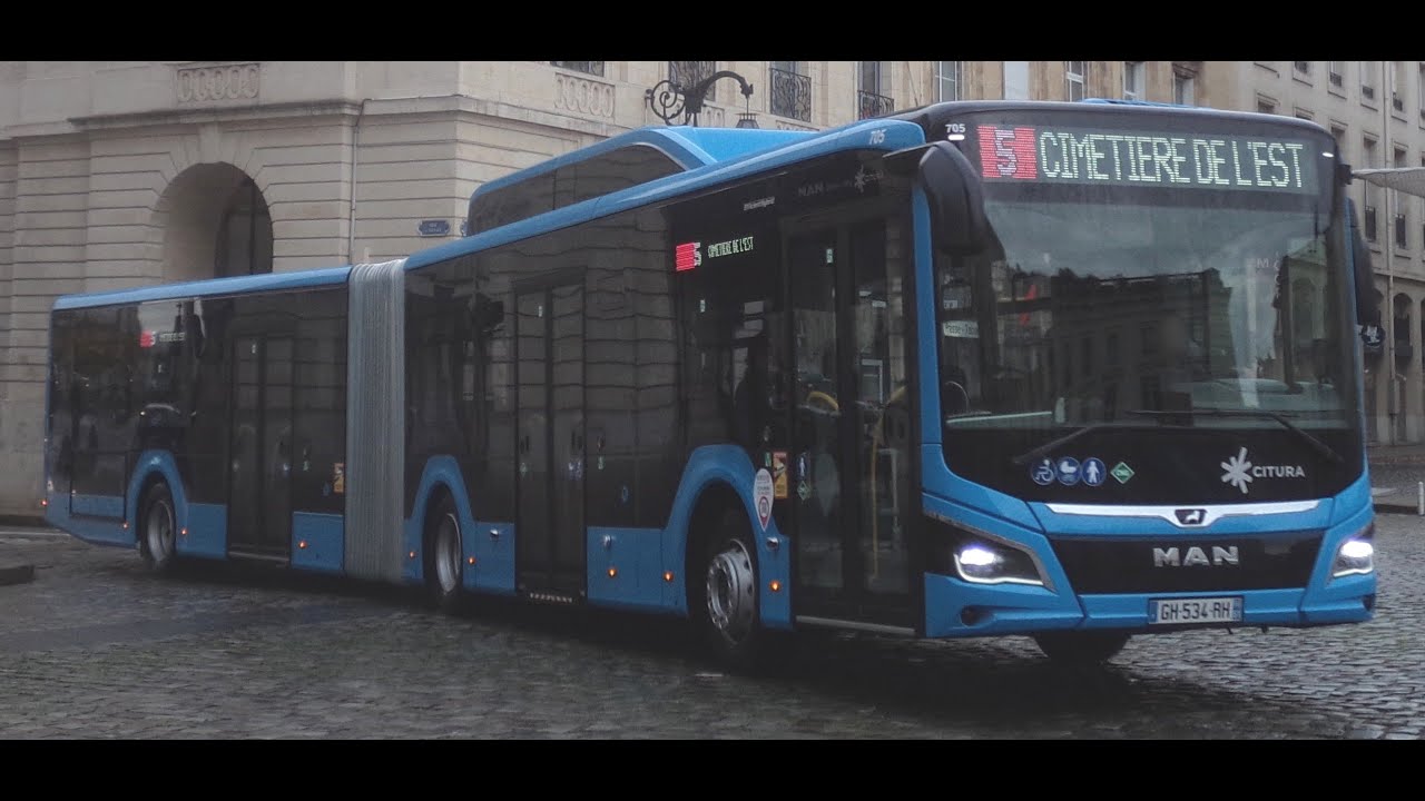 A bord du 705  vers Cimetière de l'Est sur la ligne 5