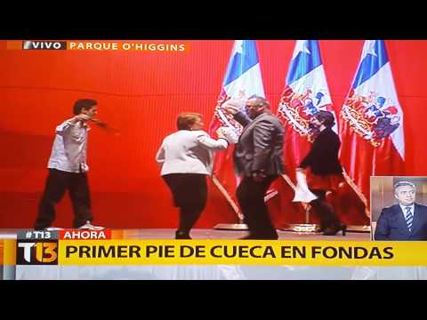 Bachelet bailo un pie de cueca junto a su hijo en el Parque O"Higgins