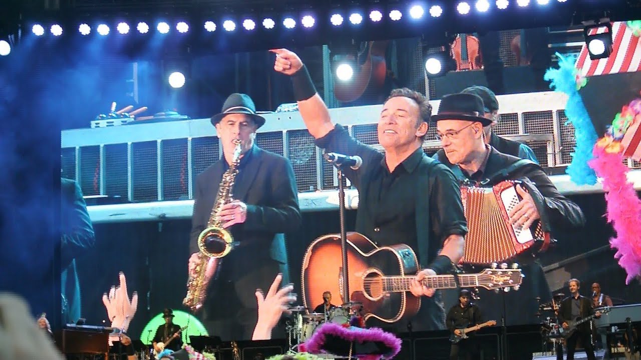 Bruce Springsteen Pay me my money down Live at Goffertpark Nijmegen, Netherlands 2013 Bruce Springsteen Pay me my money down Live at Goffertpark Nijmegen, Netherlands 2013