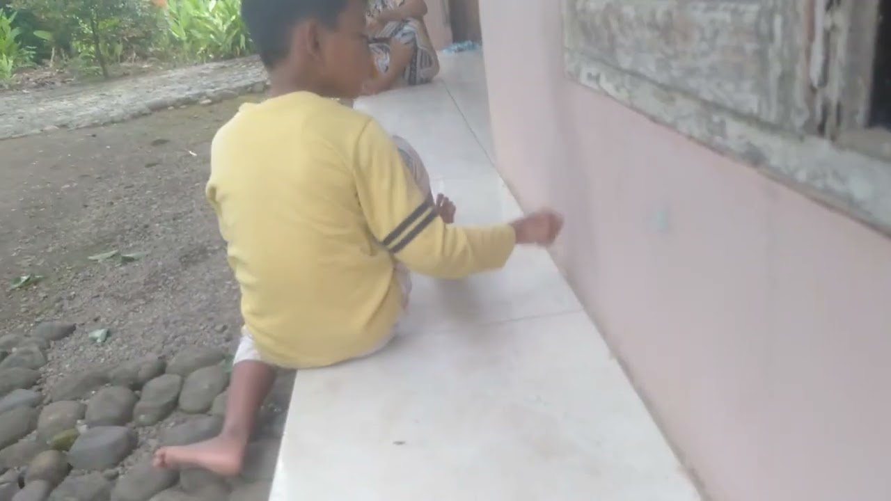 Aday in may laiv jadi kaliin aku dan ibuku memetik rambutan untuk buka puasa nanti sore🌖⚡✨💢💤🤲🏻🤲🏻🙏🏻🙏🏻