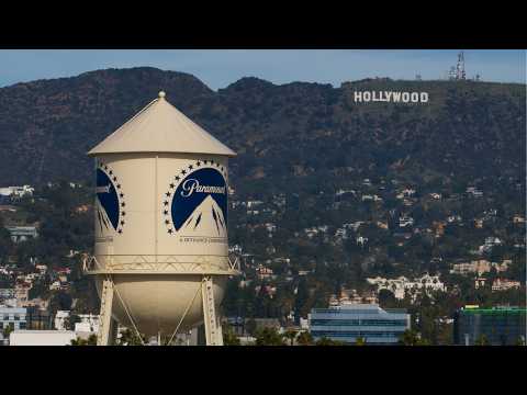 Video Judge says Paramount and Warner Bros. must halt merger for 2 weeks