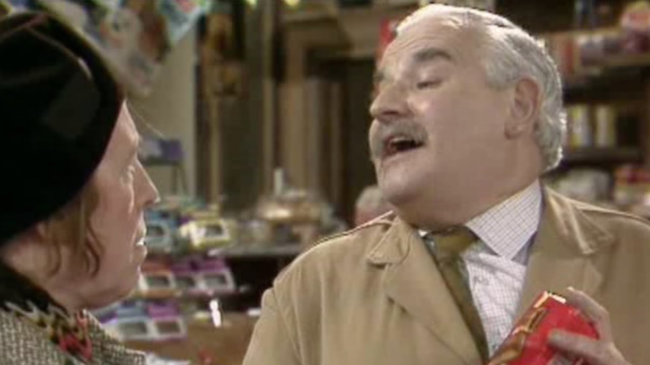 Open All Hours – s02e03 – Fig Biscuits And Inspirational Toilet Rolls