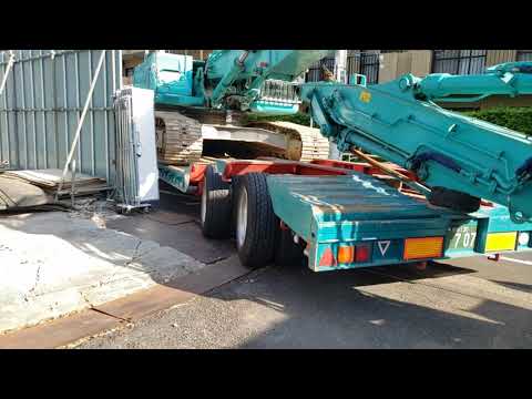 1/50 3軸舵切り低床トレーラー　重機　建機 1/50 3軸舵切り低床トレーラー 重機 建機
