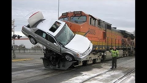 Train vs Buggy Sniper Ghost Warrior 3.