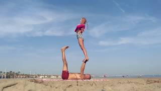 ACROYOGA POPS. Back and forth pops XVII. Chair to reverse bird and reverse bird to chair 4k video