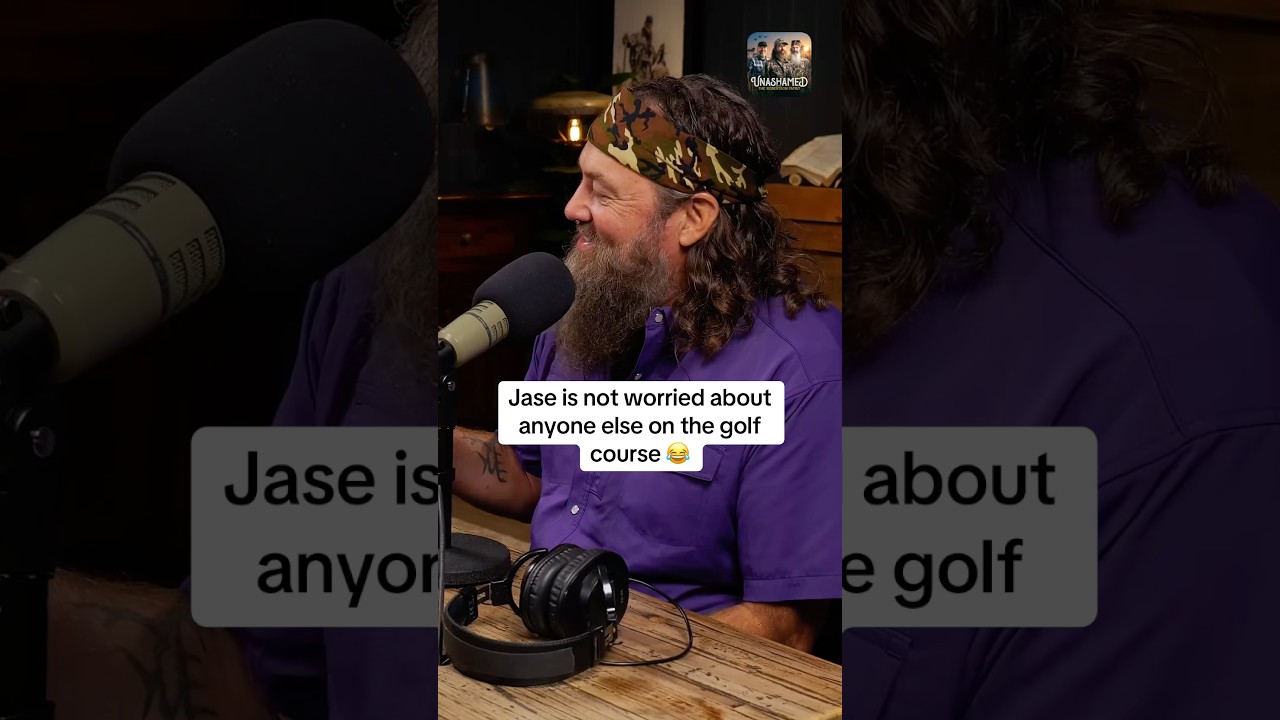 Jase Is Not Worried About Anyone Else On The Golf Course 😂