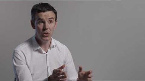 What Are The Symptoms Of Retinal Detachment | Specsavers