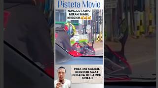 This man is reciting dhikr while at a red light #shorts #recitation #redlight