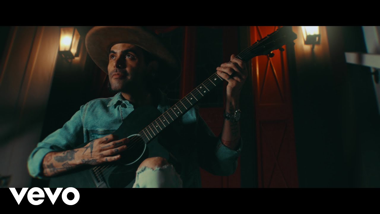 Niko Moon - FISHIN' IN THE DARK (Official Visualizer) Niko Moon - FISHIN' IN THE DARK (Official Visualizer)