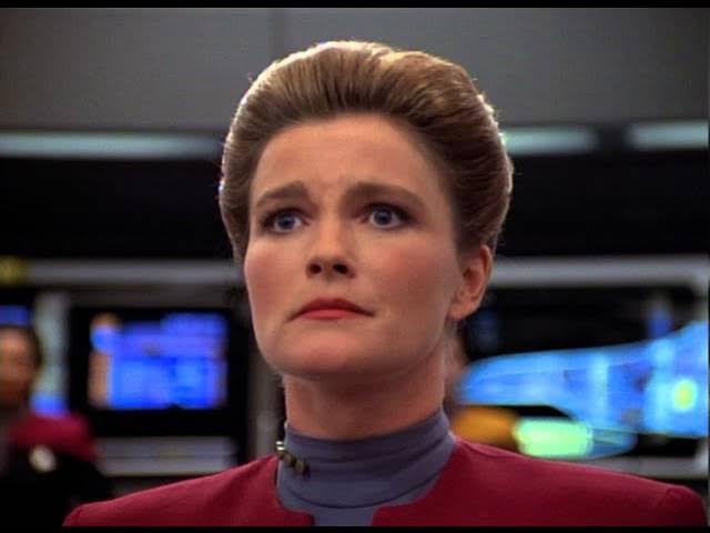 Star Trek: Voyager 1995 - 2001 Opening and Closing Theme (With Snippet) - YouTube