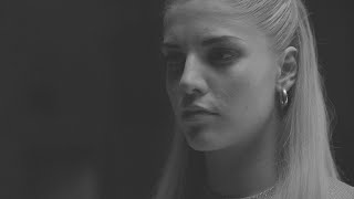 Miniatura de vídeo de "London Grammar - Wasting My Young Years [Official Video]"