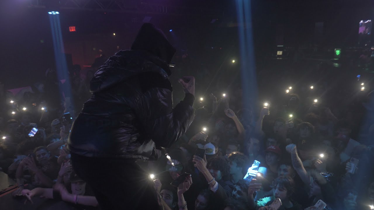 D. Savage Performs 'Bet' Live In Phoenix, AZ