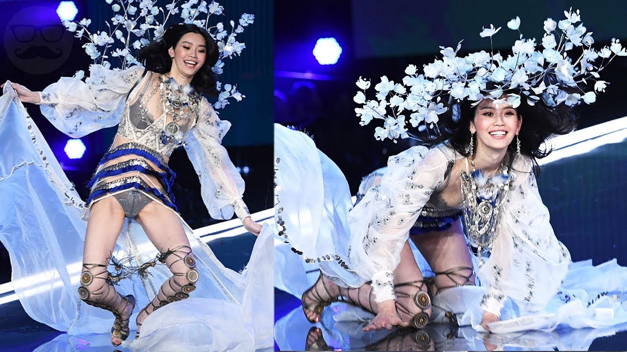 Top 10 Grandes Caidas Graciosas De Modelos En La Pasarela Youtube