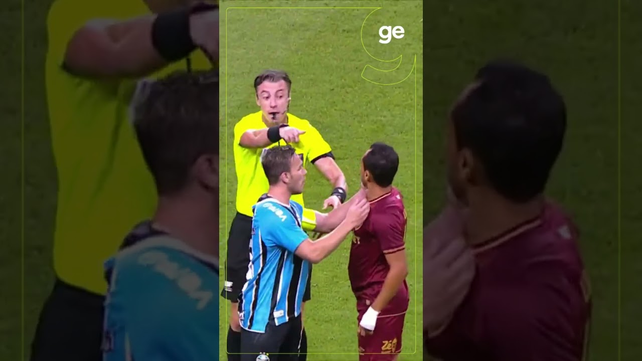 SERÁ QUE O LIMA QUERIA LEVAR A CAMISA DO ARTHUR PRA CASA? | #shorts | ge.globo