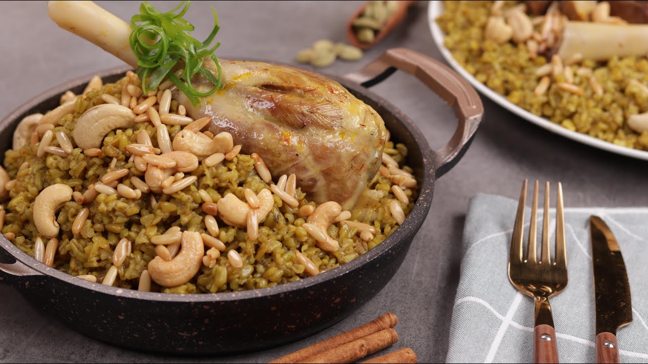 فريكة مفلفلة باللحم والمكسرات على اصولها كل حبة بحبتها 😋👌