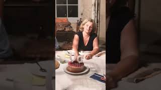 C'est l'anniversaire de ma mère aujourd'hui 50 ANS !!!!! ZE PARTIIIIIIII!!