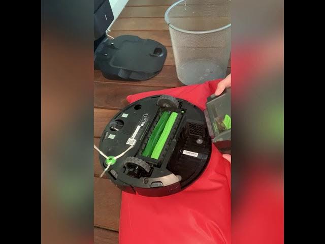 Tutoriel pour coupler le bac de lavage sur le robot Roomba® Combo® i8 ou  i8+