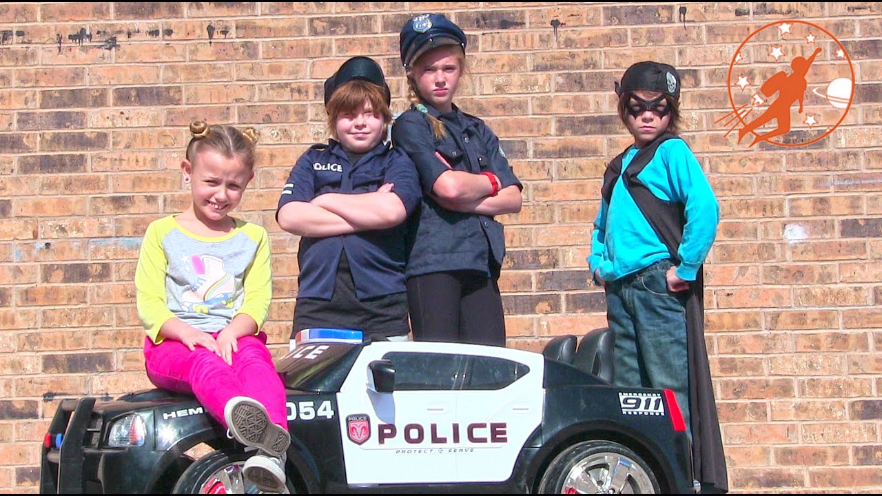 kid cops vs robbers Little Heroes 19 - the Cops, the Police Car, the Toy Trucks, the Stealer and Supergirl