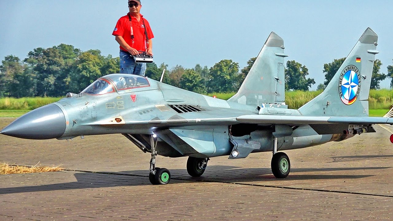 XXL MIG-29 SCALE 1:6 RC TURBINE JET WITH FIRE AND SMOKE FLIGHT DEMONSTRATION!