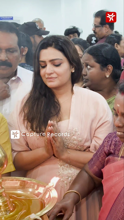 വിളക്ക് തിരി തെളിയിക്കാൻ സമയം ഇത്രയും ഭയഭക്തിയോടെ കൂടെ നിൽക്കുന്ന ഒരു നടിയോ? #divyapillai #inagurati
