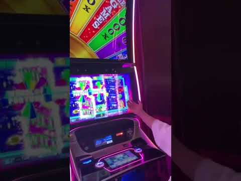 【奇跡】カジノの一番奥に眠るスロットに賭けた結果がエグすぎる。 #shorts
