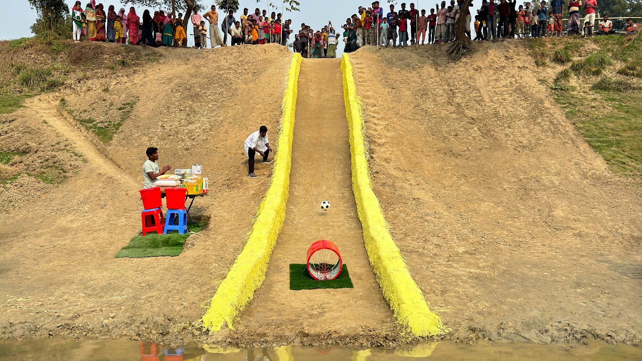 নদীর পাড়ে বল গড়ানোর একি আজব খেলার আয়োজন দেখুন ? চ্যালেঞ্জ জিতে আকর্ষণীয় পুরস্কার পেলো প্রতিযোগীরা