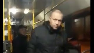 Ублюдок в автобусе матерится и крадет телефон.