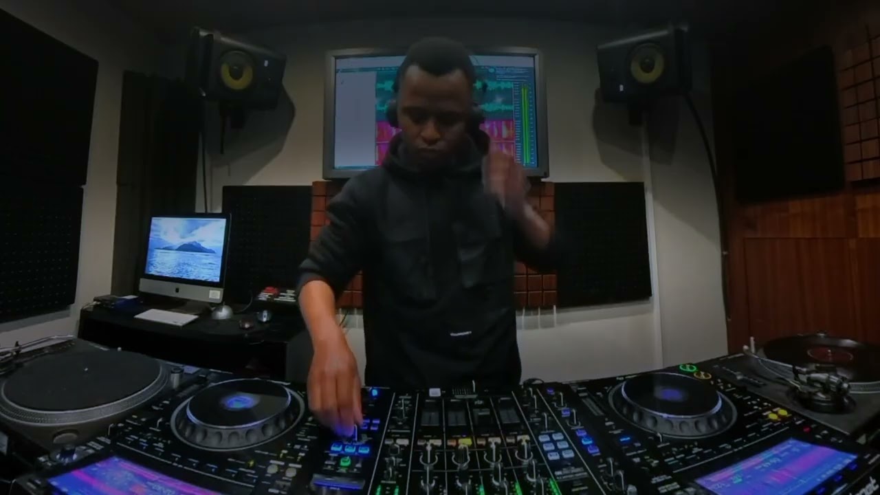 My first ever live DJ set 🎧 Total beginner | Only 4 solo practices in | From zero to decks