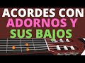 Como tocar acordes con adornos y sus bajos  tutorial con guitarra 