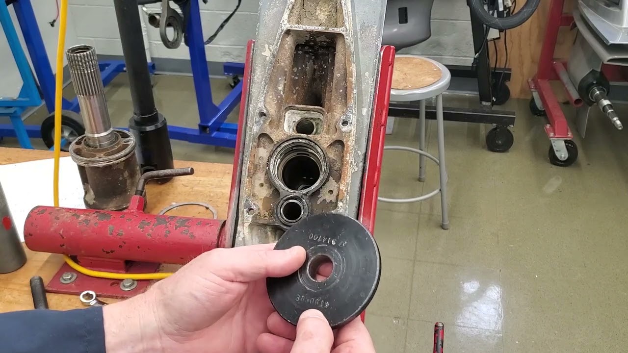 Volvo Penta DPS Lower Unit disassembly procedures (part 1 of 3)